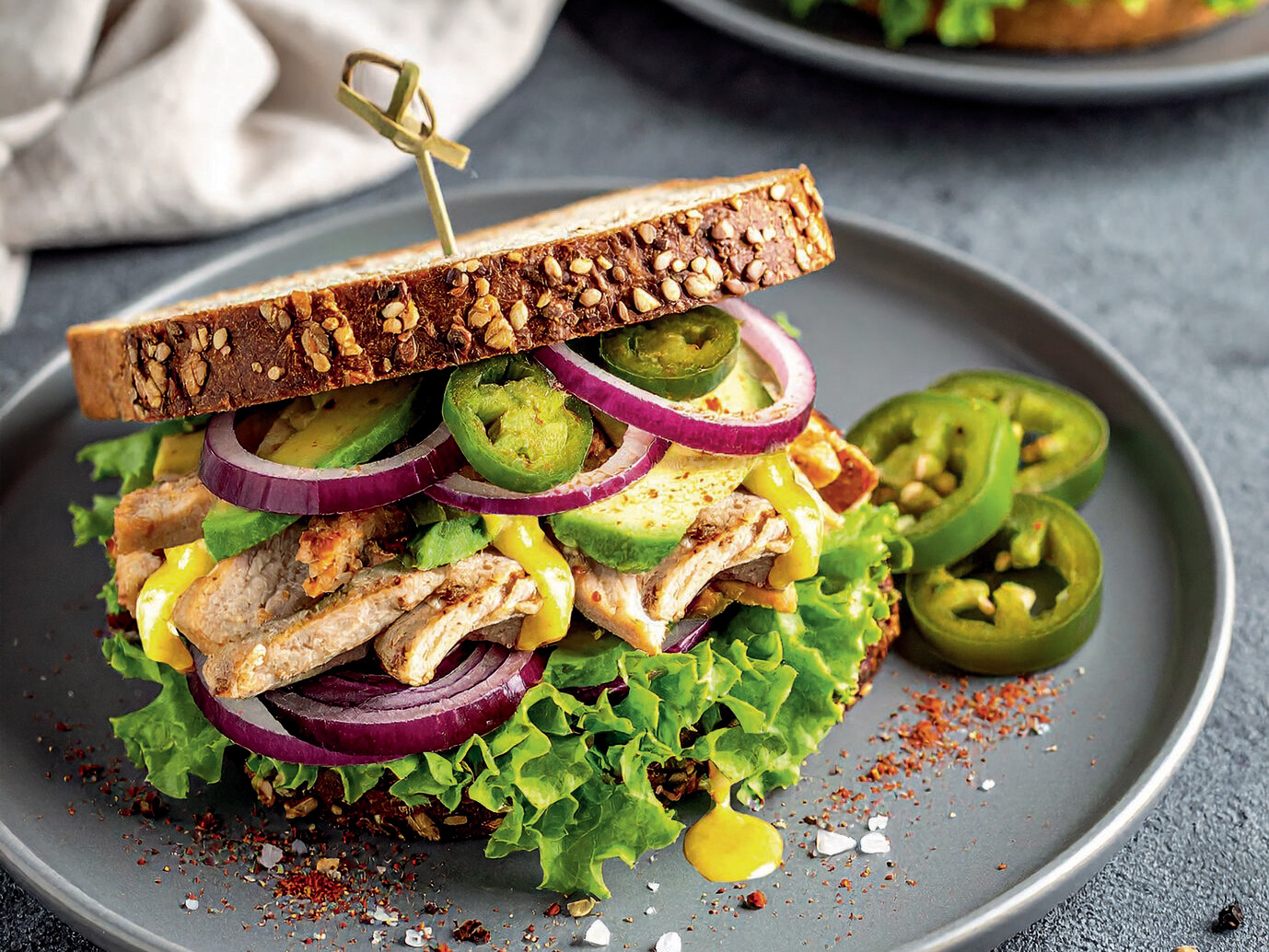riationen Zwei Gläser mit Schokoladen-Orangen-Dessert